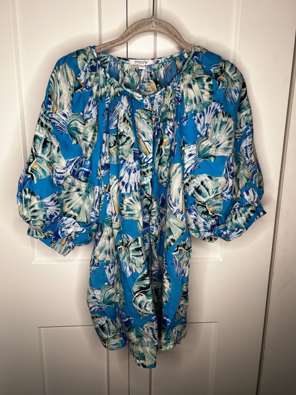 Chico’s Balloon Sleeve Tropical Leaves Button Down Shirt Size 3.5 / Plus Size 18
